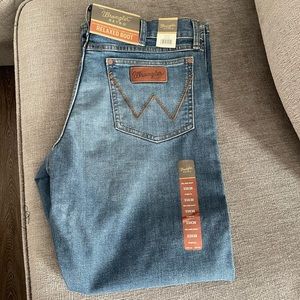 Wrangler Retro Relaxed bootcut - never worn (bought the wrong size) 33x30